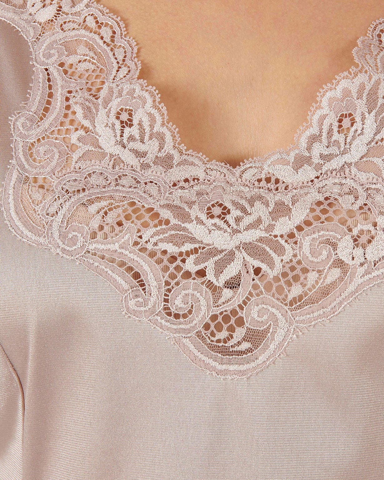 Fond de robe en maille satinée