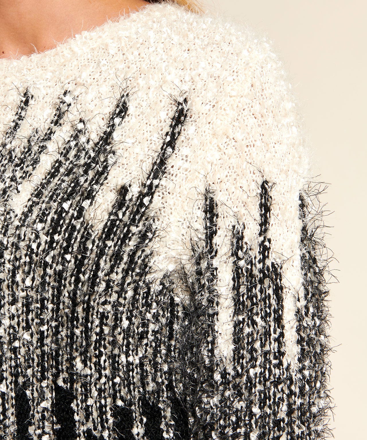 Pull graphique maille poilue