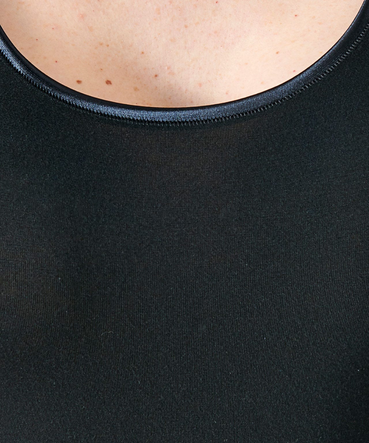 Débardeur microfibre biais satin