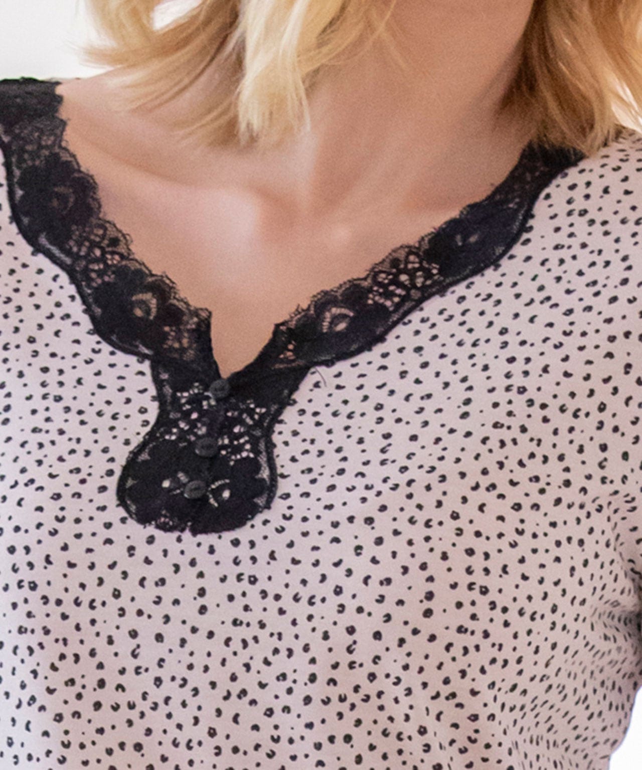 Chemise de nuit imprimée ou chinée avec dentelle
