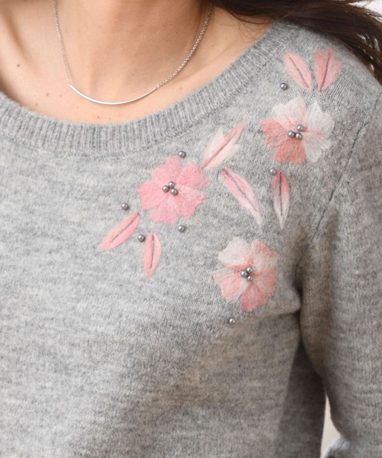 Pull col rond brodé