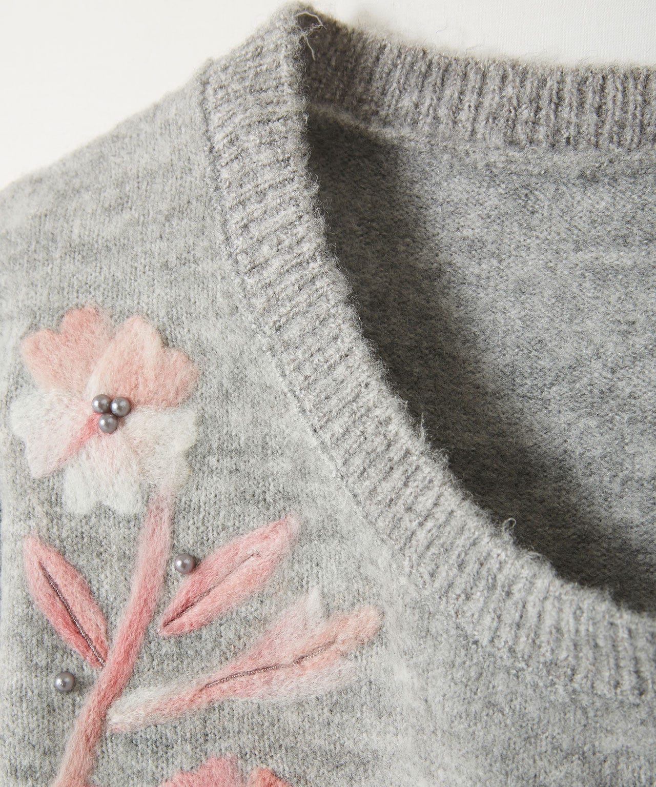 Pull col rond brodé