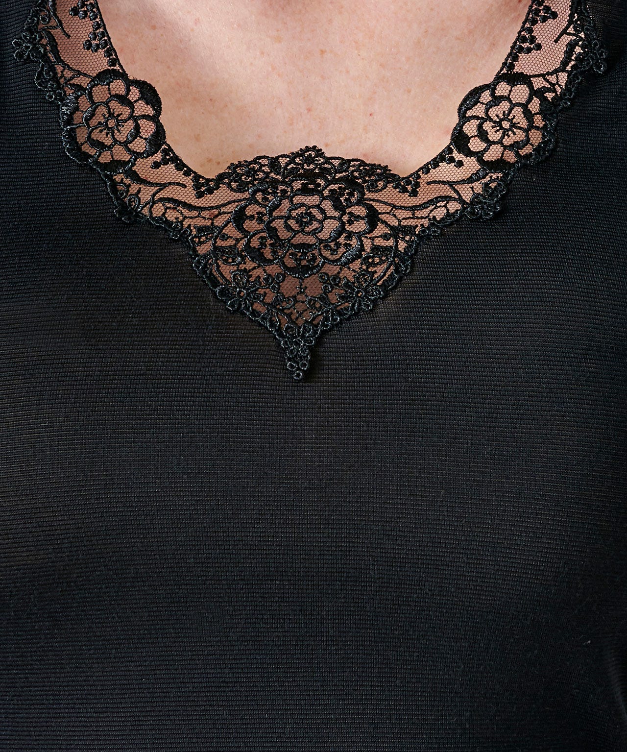 Débardeur Thermolactyl tulle brodé et 10% soie