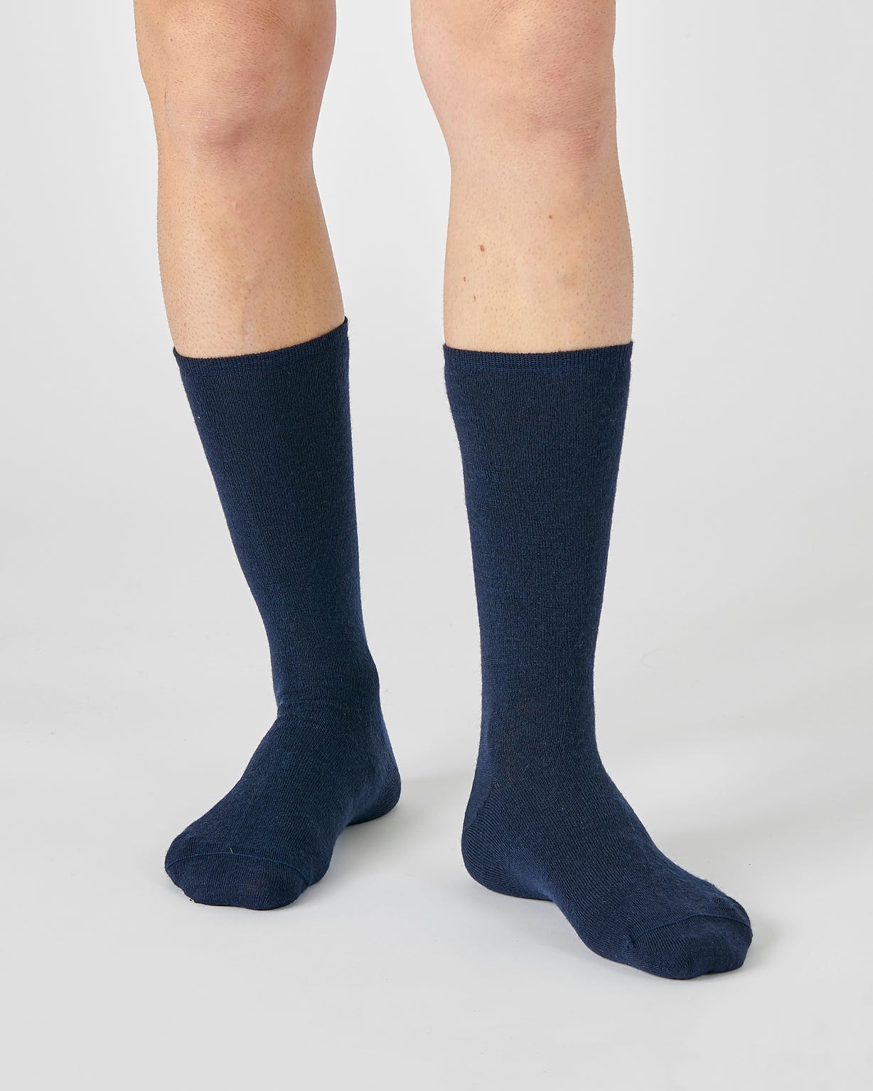 Lot de 2 paires de chaussettes laine et Thermolactyl.