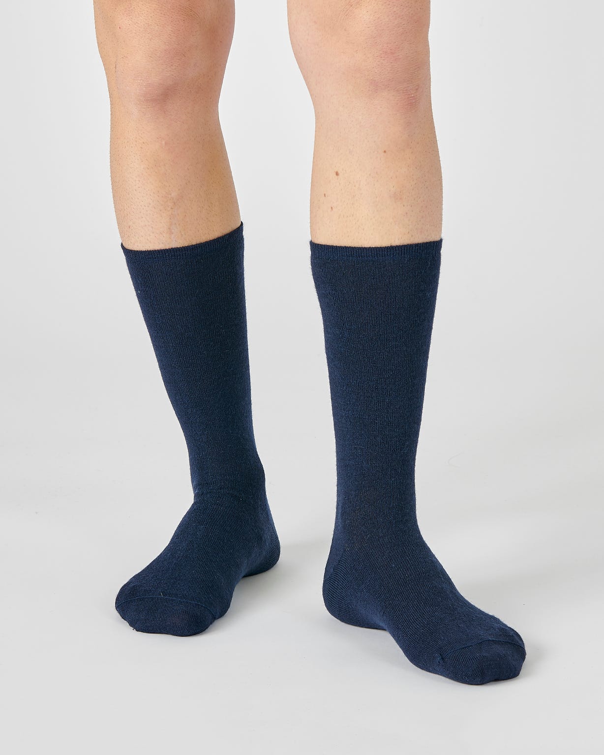 Lot de 2 paires de chaussettes laine et Thermolactyl.