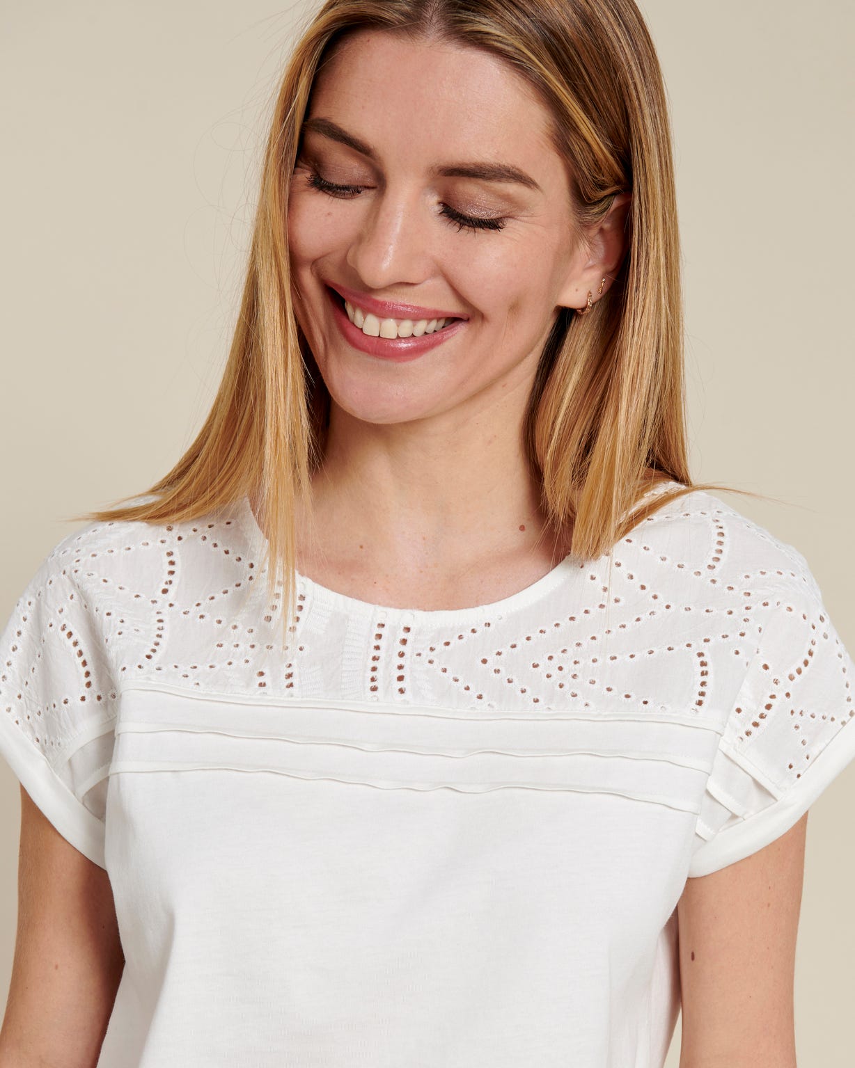 Tee-shirt détails broderie anglaise