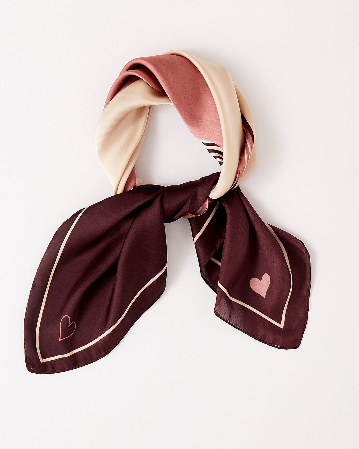 Foulard carré satiné motif graphique