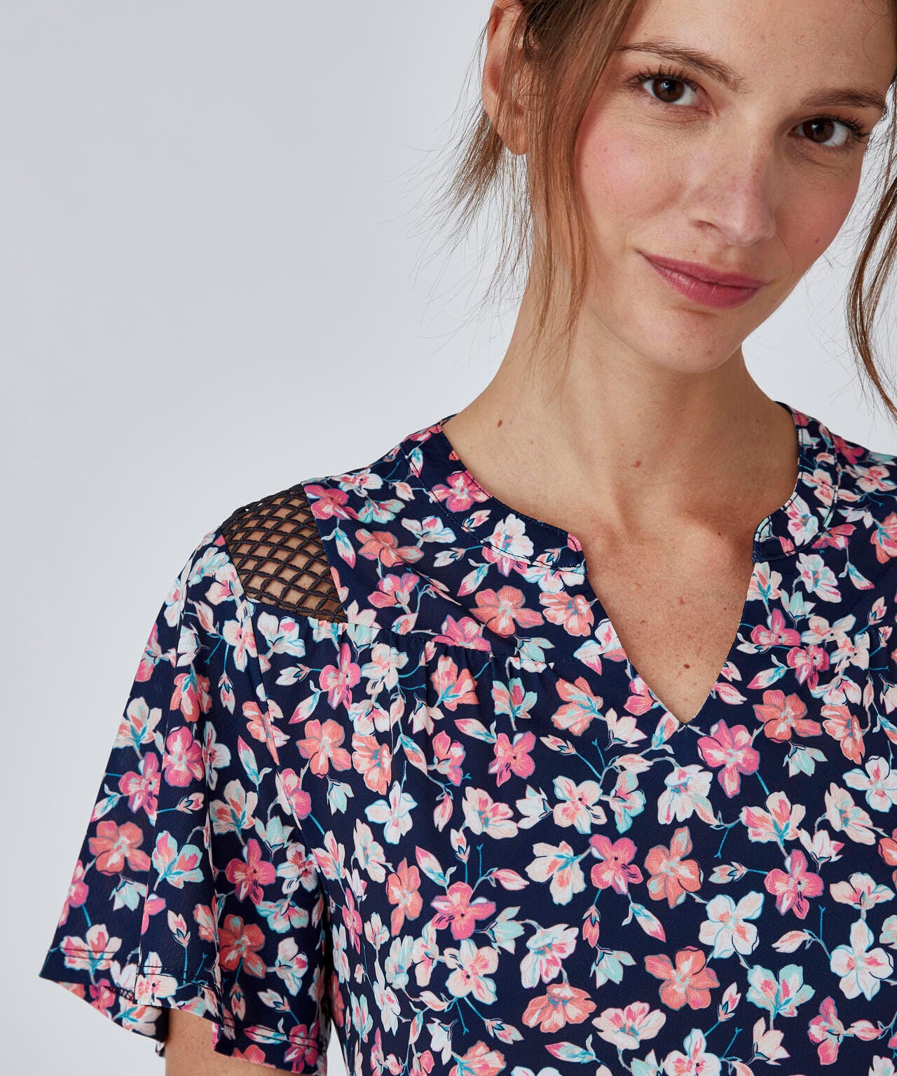 Blouse fleurie manches papillon