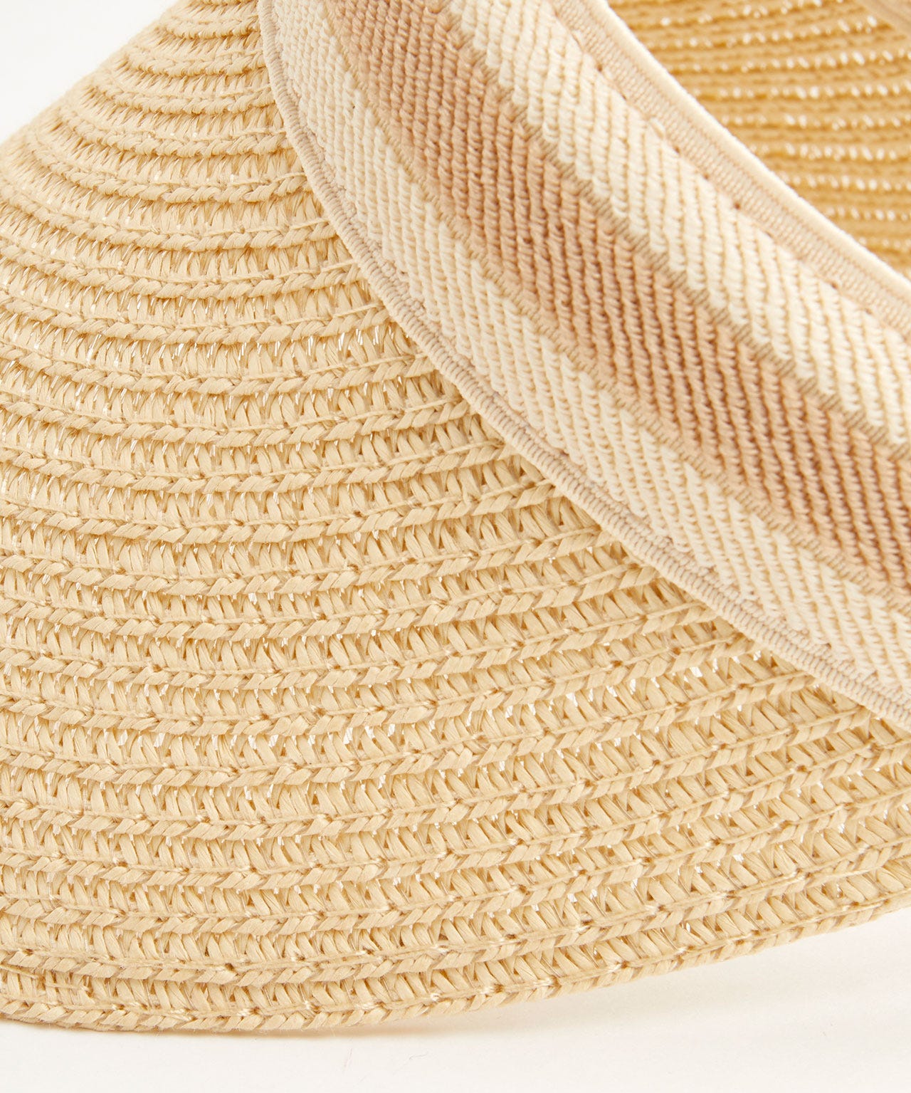 Chapeau visière tressé