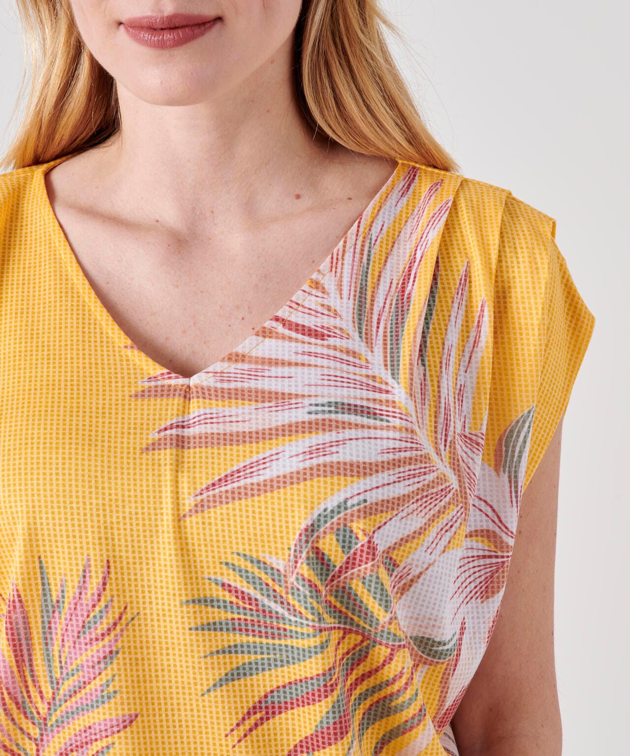 Tee shirt col V imprimé floral