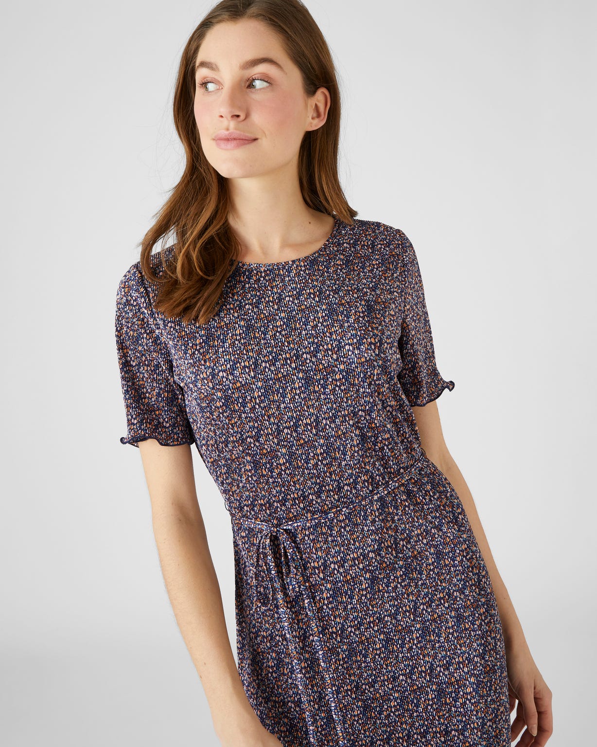 Robe plissée manches courtes