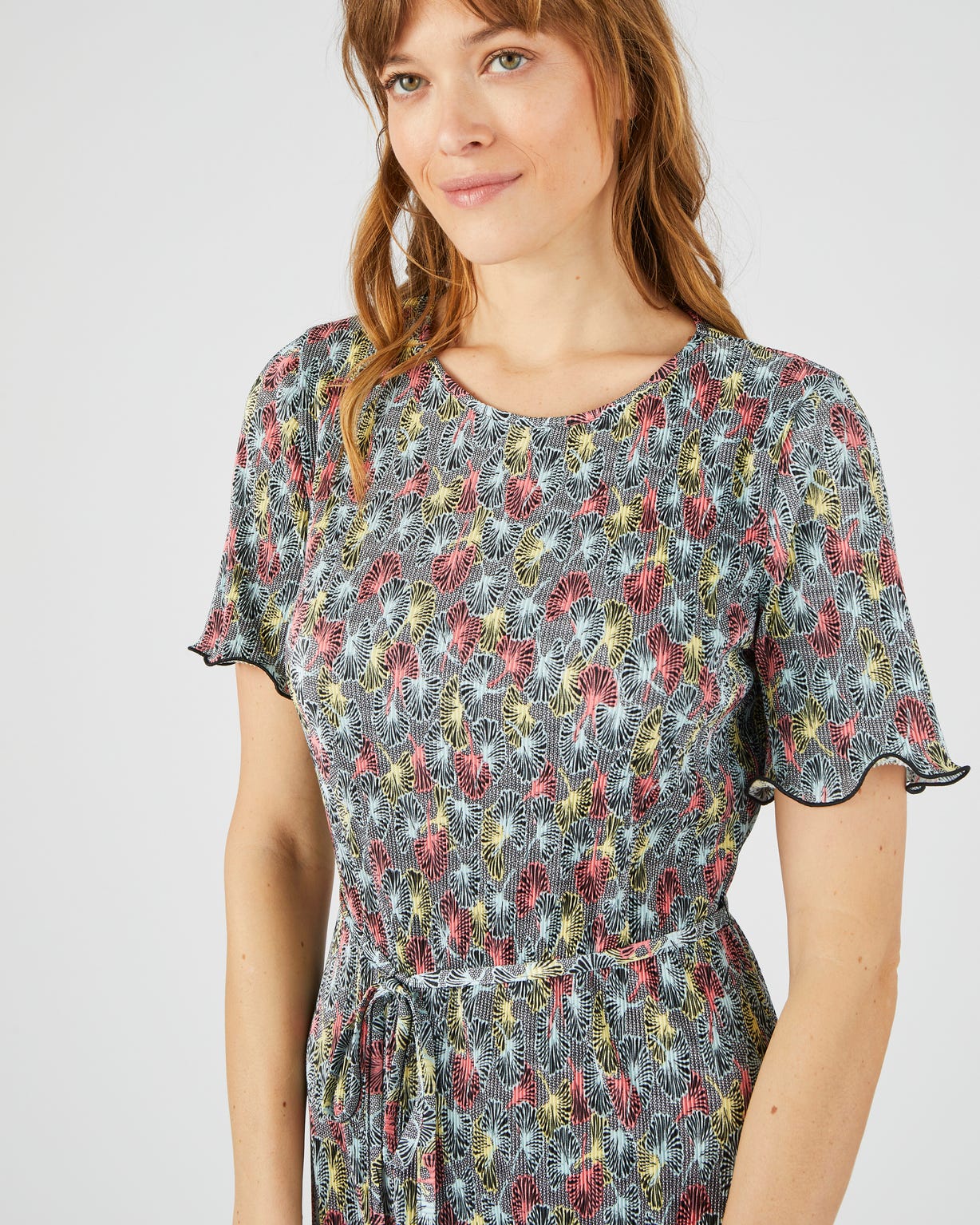 Robe plissée manches courtes