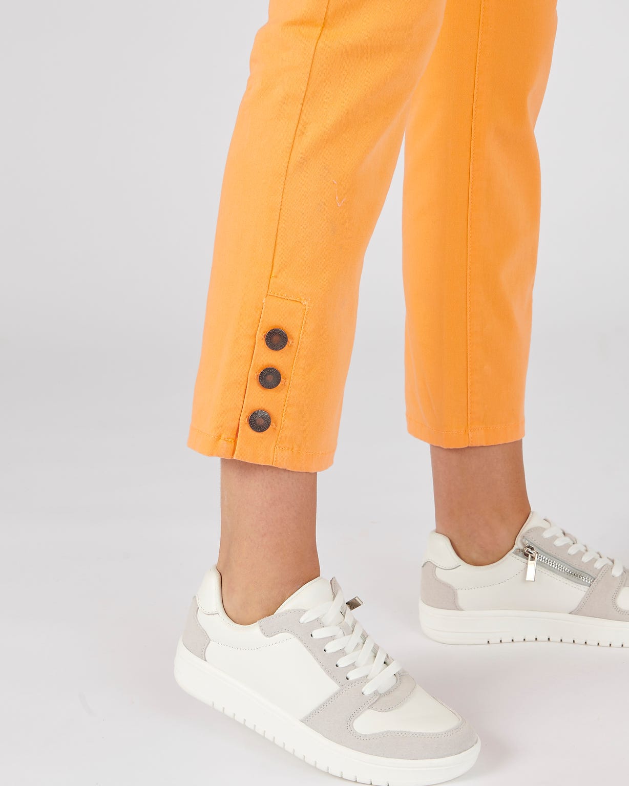 Pantalon 7/8ème boutons bas de jambes