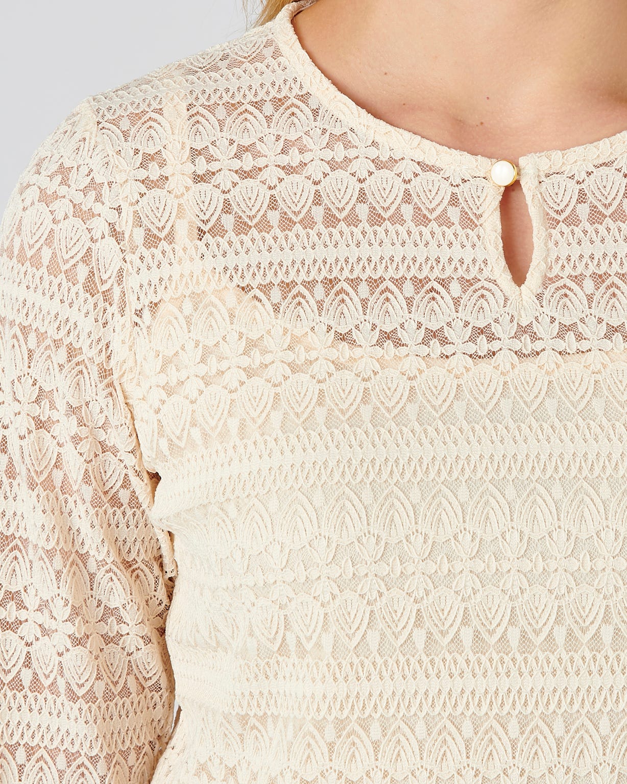 Tee-shirt 2 en 1 en dentelle + caraco