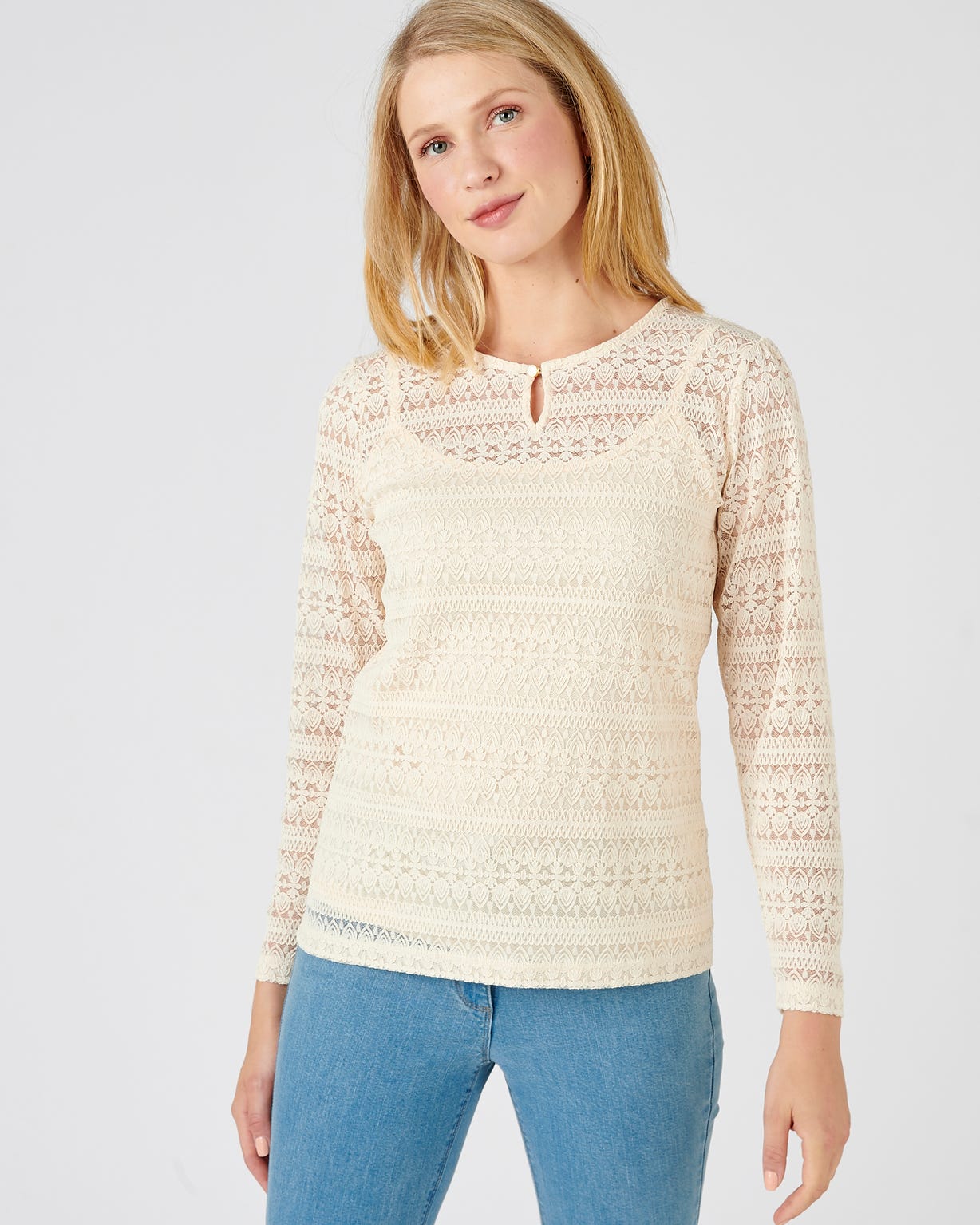 Tee-shirt 2 en 1 en dentelle + caraco