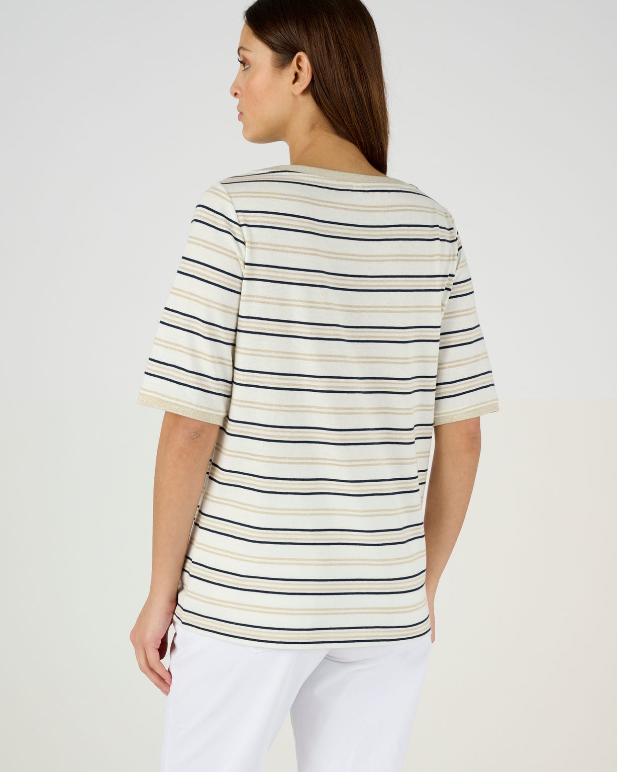 Tee-shirt à rayures brillantes.