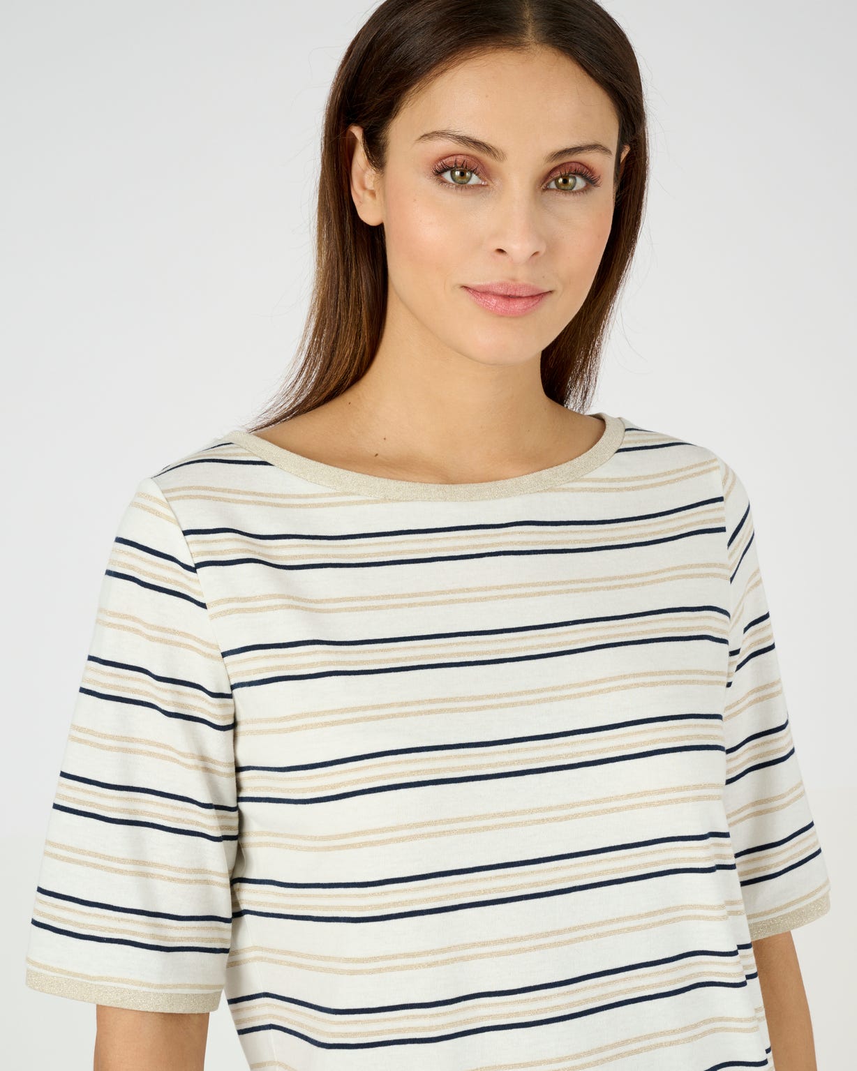 Tee-shirt à rayures brillantes.