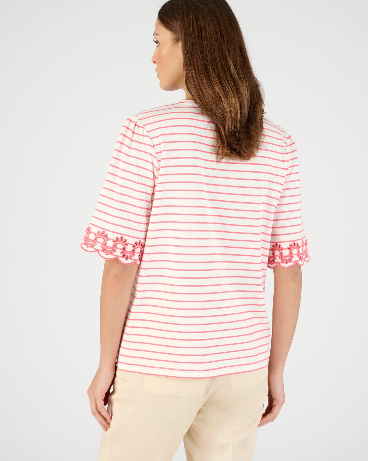 T-shirt imprimé détails brodés.