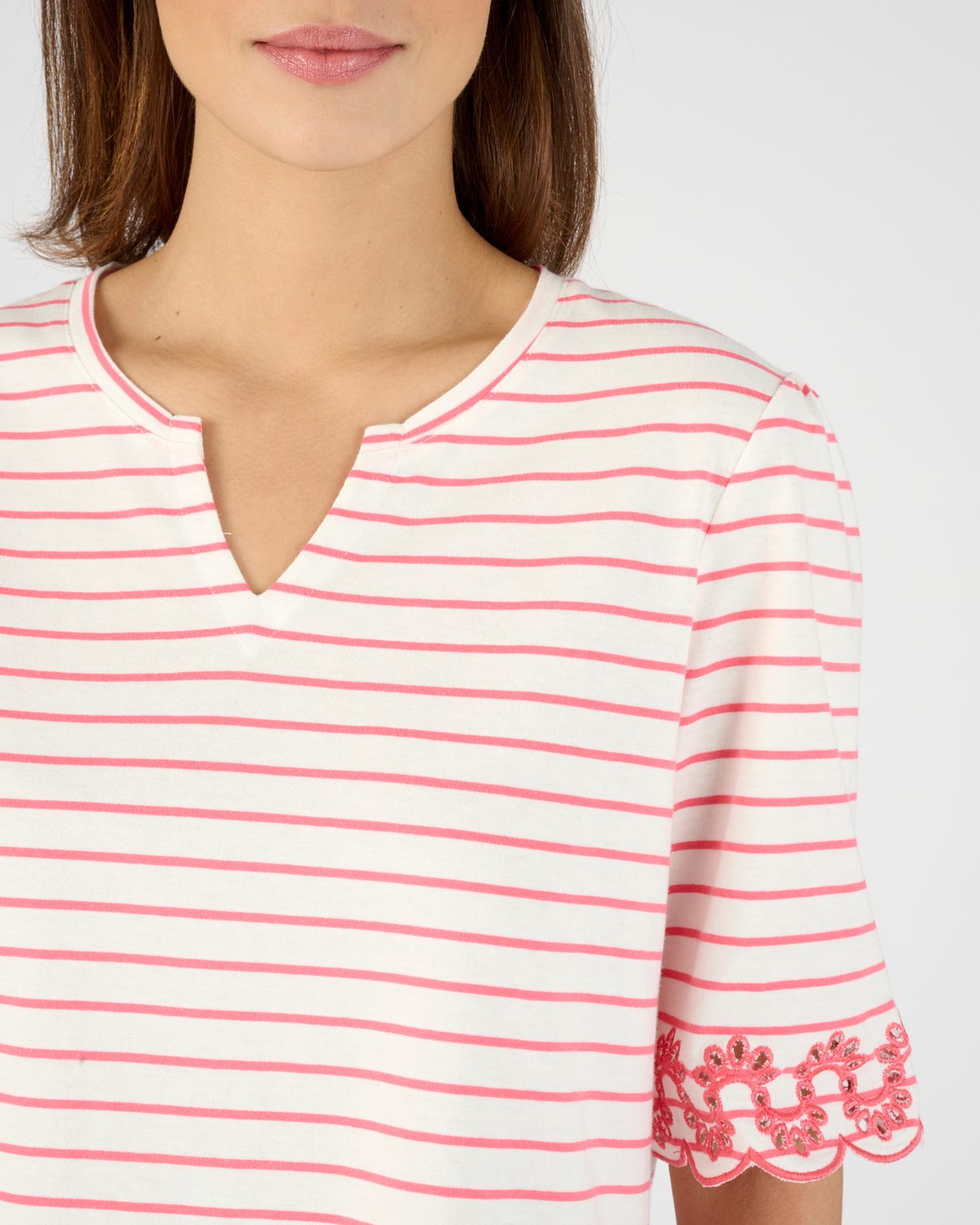 T-shirt imprimé détails brodés.