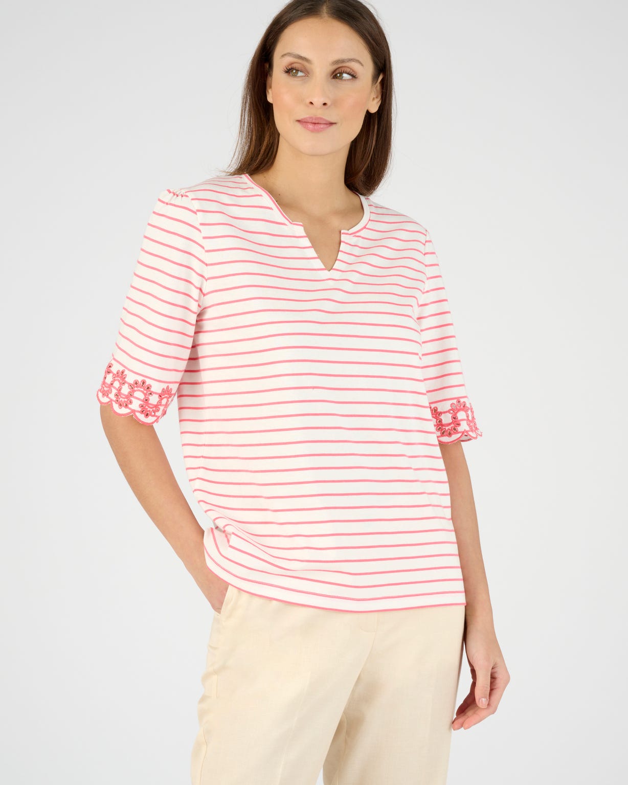 T-shirt imprimé détails brodés.