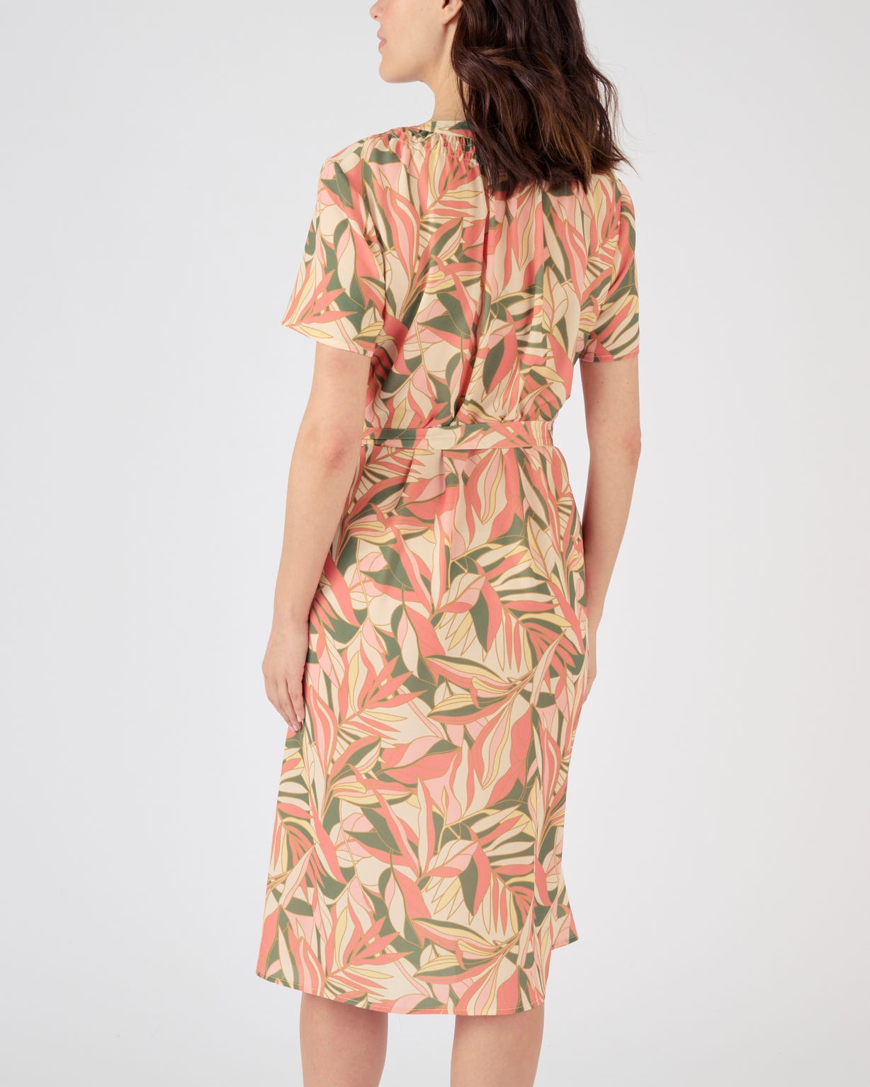 Robe avec smocks au col