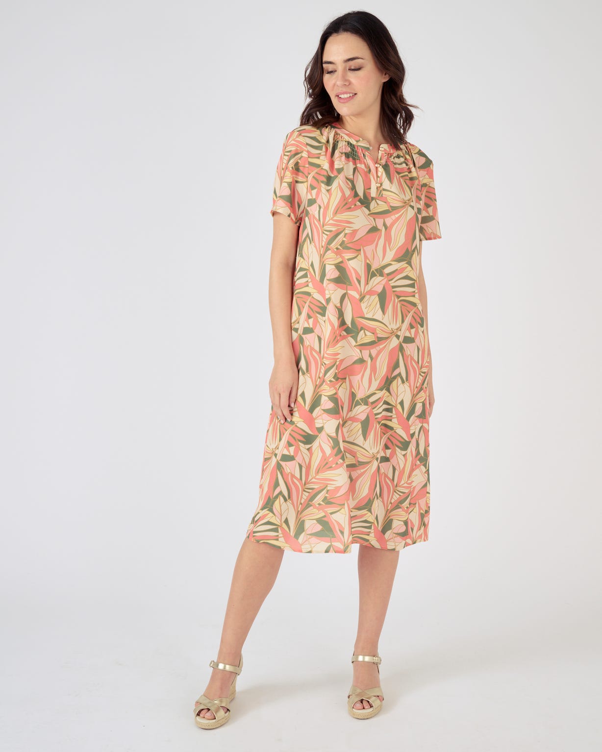Robe avec smocks au col