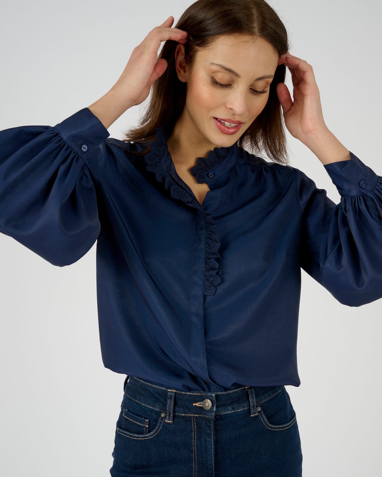 Chemisier esprit jabot brodé