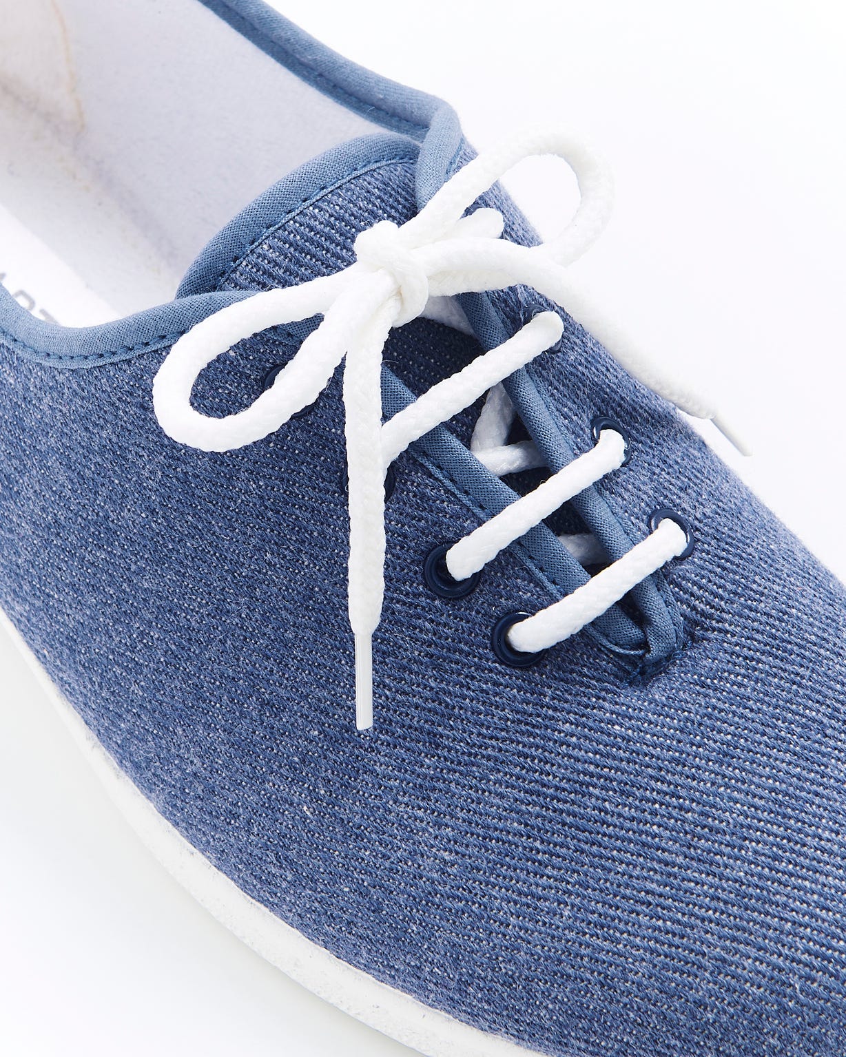 Chaussons à lacets en toile
