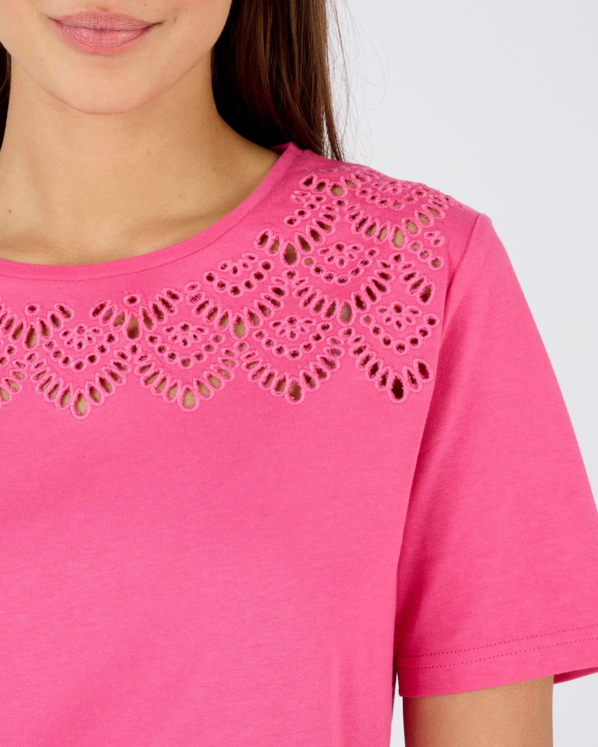 T-shirt broderies ajourées
