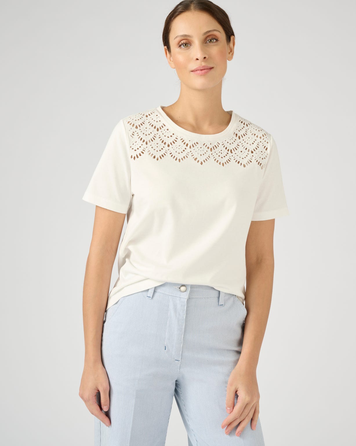 T-shirt broderies ajourées