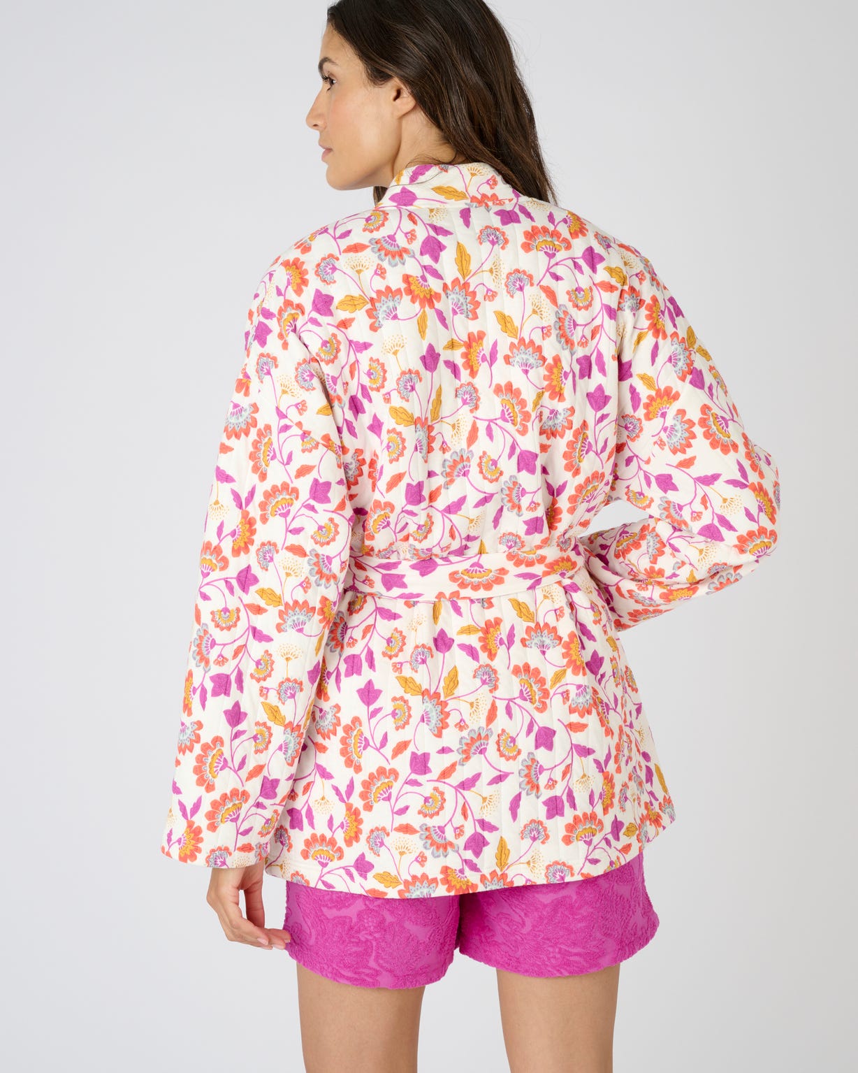 Robe de chambre courte matelassée