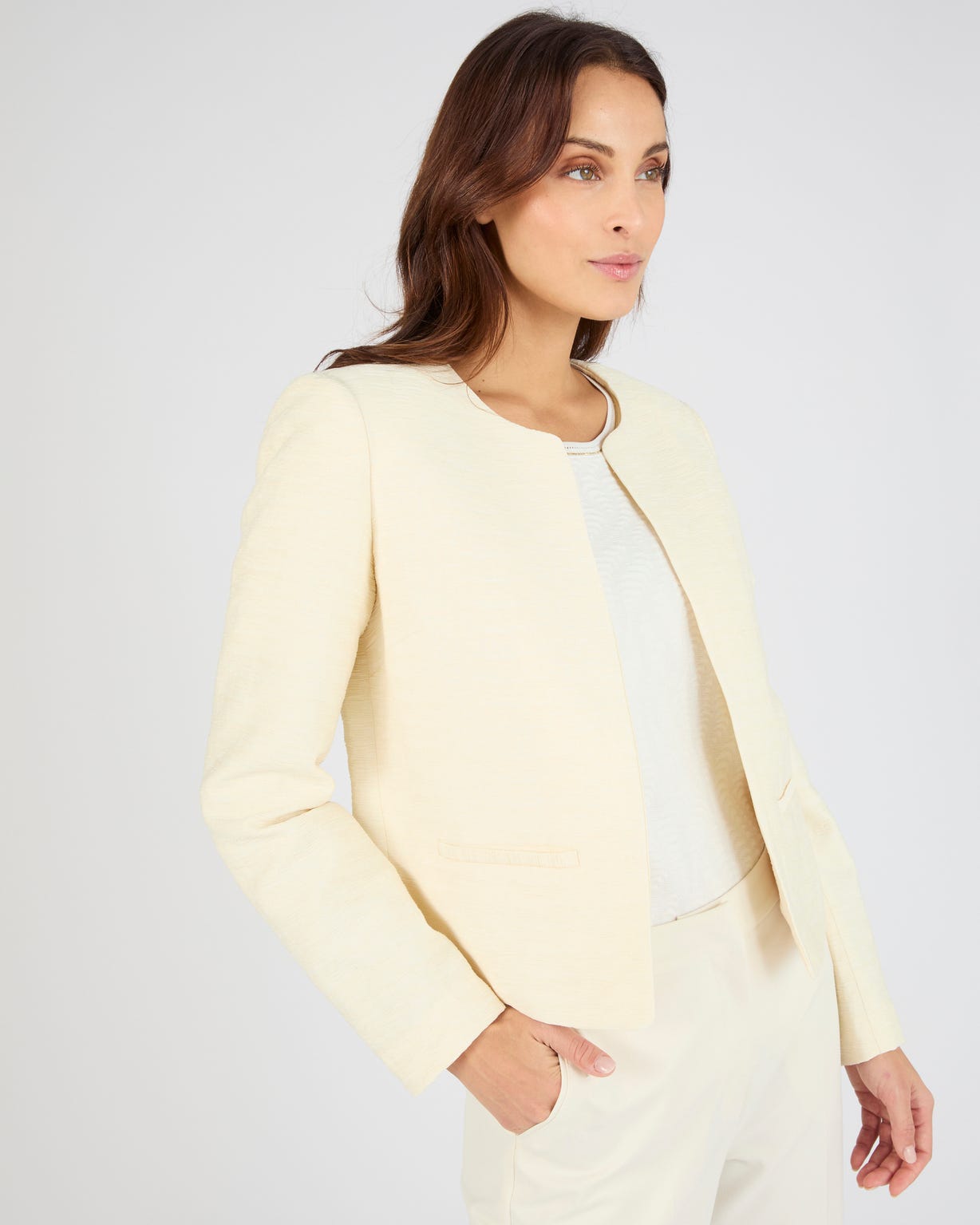 Veste matière reliéfée plissée