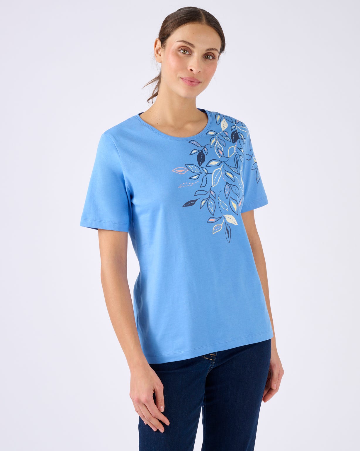 T-shirt motif feuilles placé