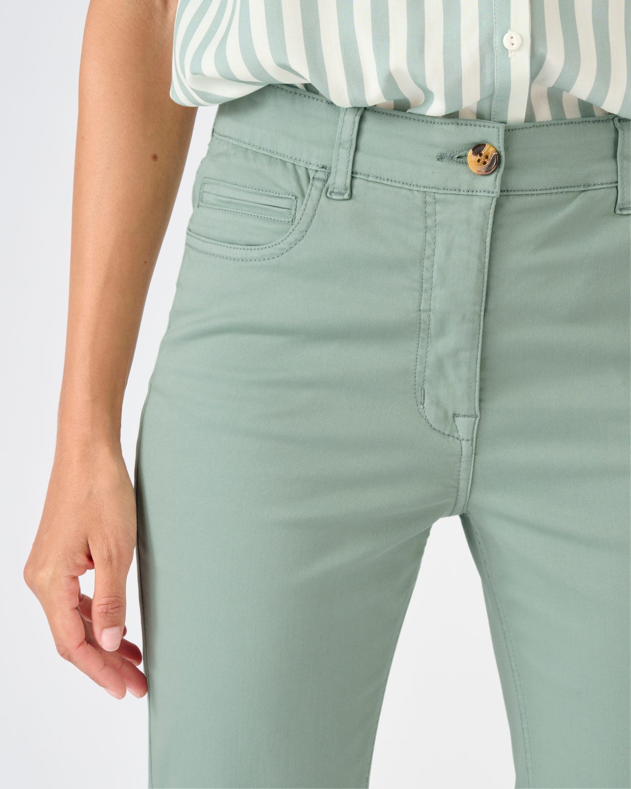 Pantalon 7/8ème fantaisie boutonnée