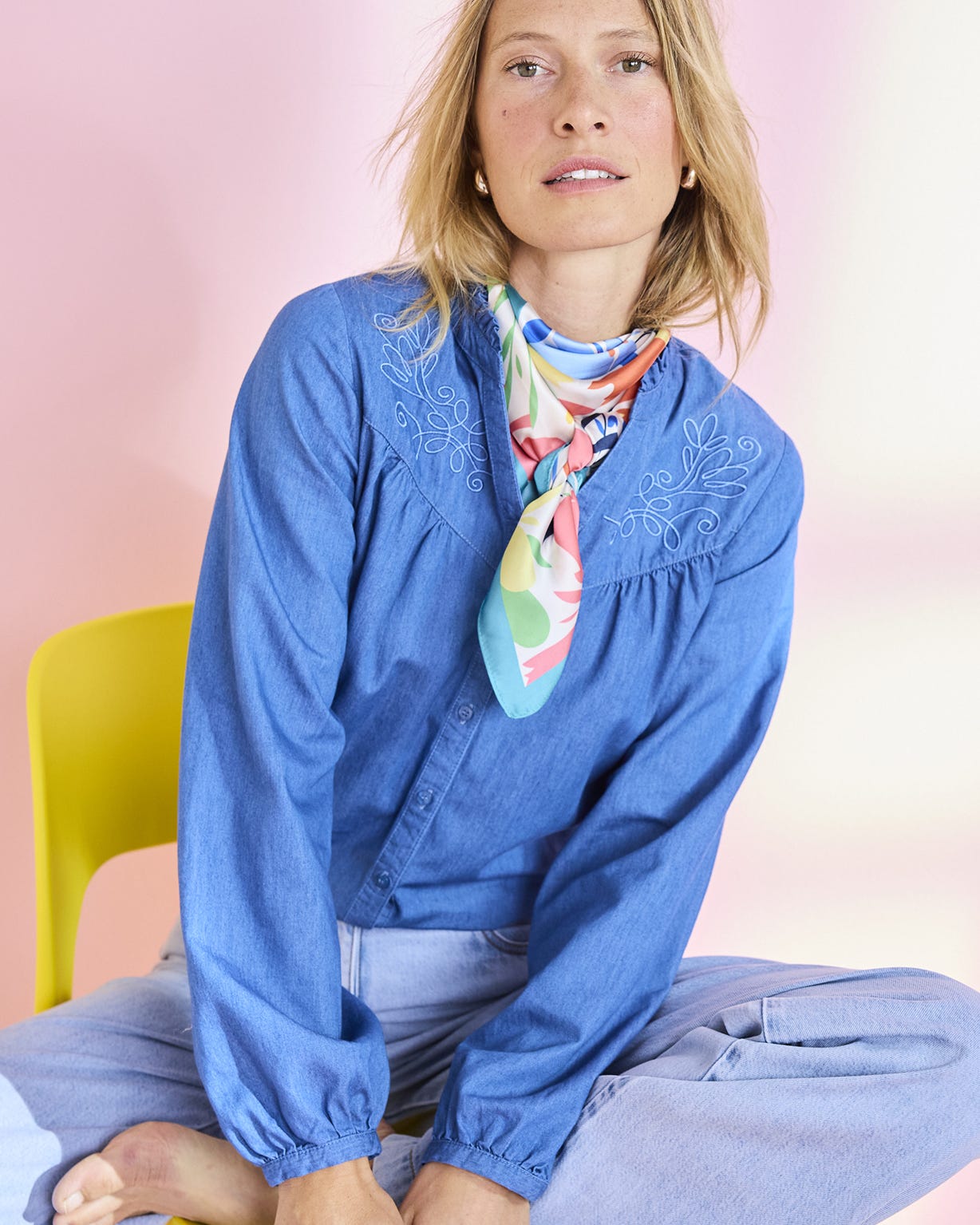 Chemisier en denim brodé