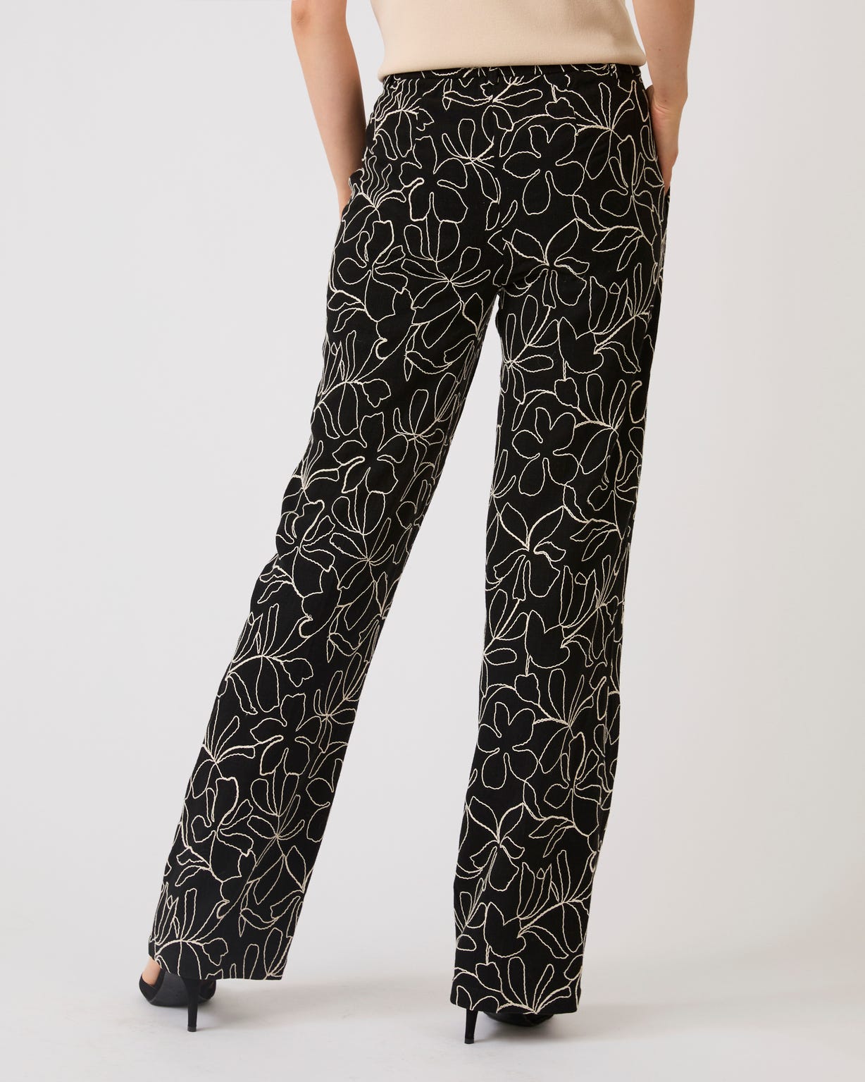 Pantalon crêpe brodé fleuri