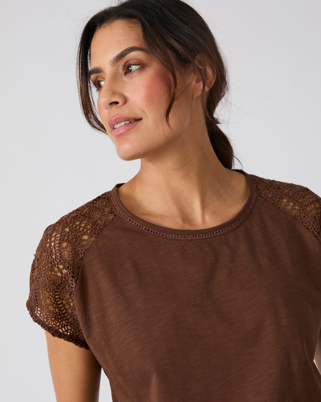 T-shirt détail macramé aux épaules