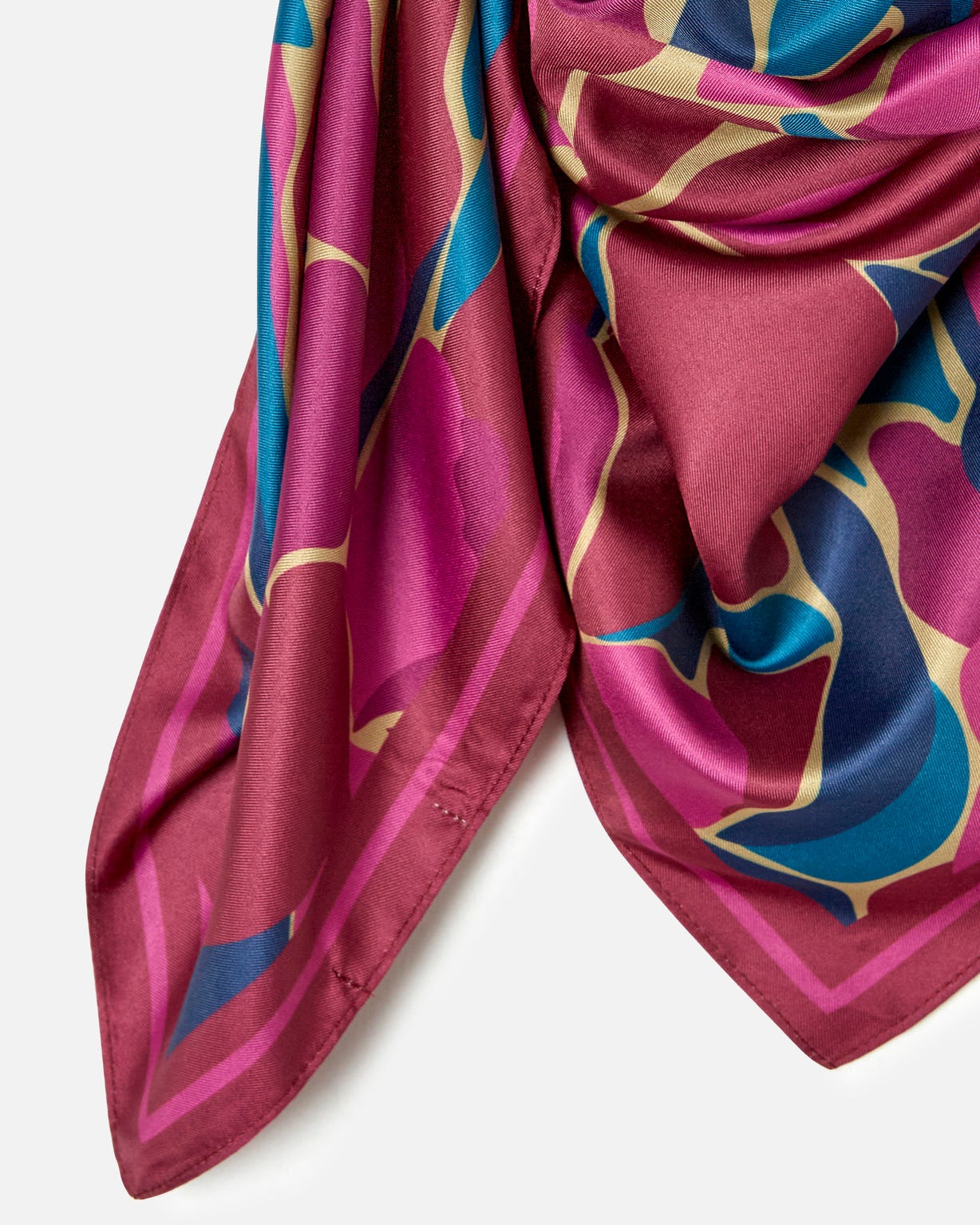 Foulard satiné imprimé fleuri