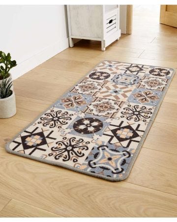 Tapis motif carreaux de ciment.