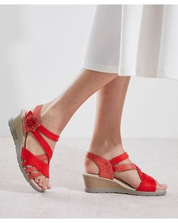 Sandales compensées à brides texturées