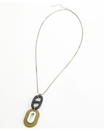 Collier sautoir avec médaillon