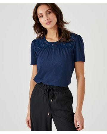 Tee-shirt guipure et broderie
