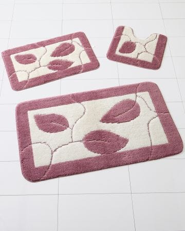 Tapis de bain motif feuilles.