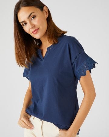 Tee-shirt avec broderies anglaises pur coton biologique*, manches courtes