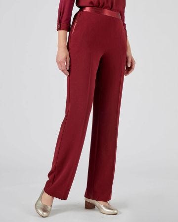 Pantalon ample ceinture satinée.
