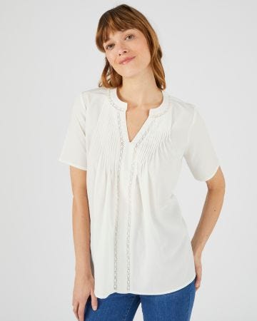 Blouse à plis et macramé