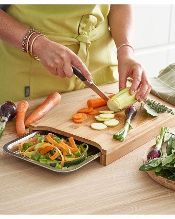 La planche à découper et son plateau