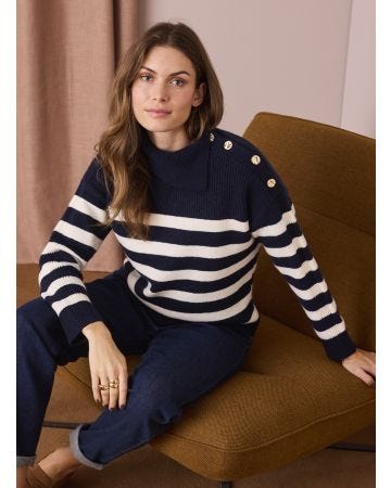 Pull marinière épaule boutonnée.