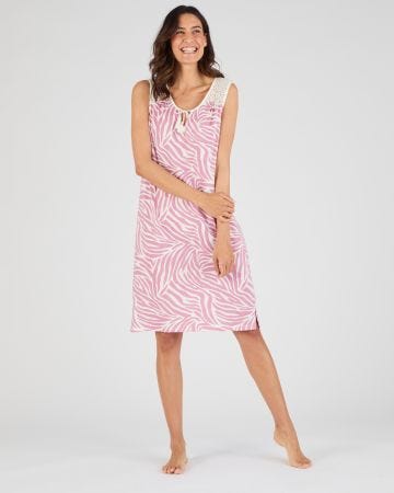 Chemise de nuit en pur coton peigné, détails dentelle