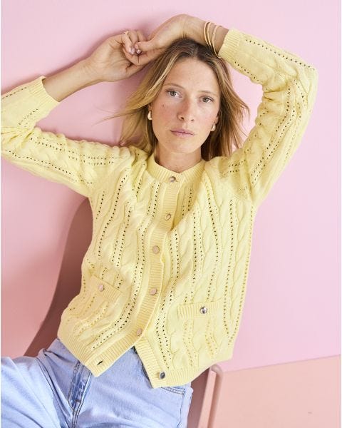 Cardigan maille ajourée et torsades